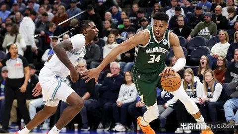 “罗马诺独家披露：富安健洋加盟阿贾克斯，自由身签约至2026，携手共创辉煌！”